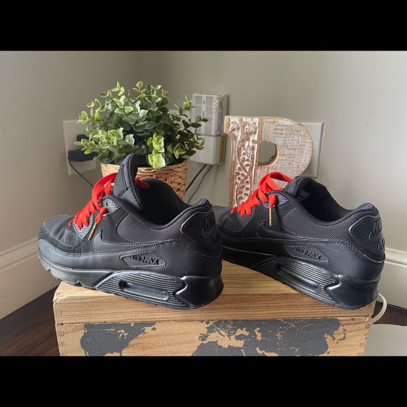 Nike - Picture 3 of 10